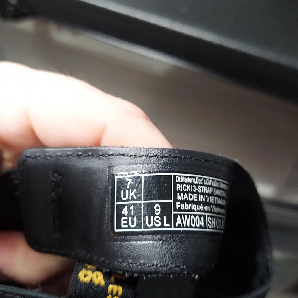 Dr. Martens Ricki 3-Strap Sandals Womens 9 Black Leather Platform